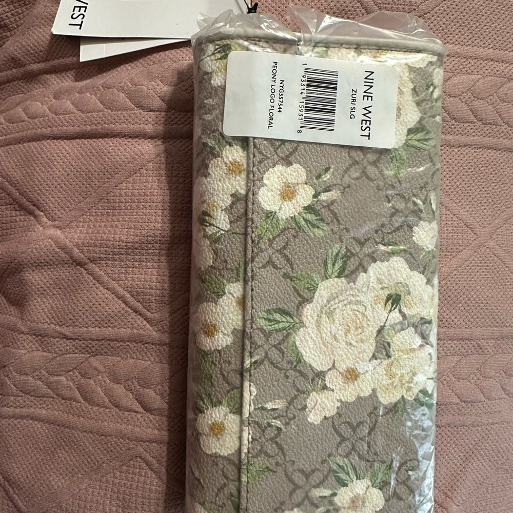 Nine West Tan and White Floral Wallet New with Tags still sealed in plastic